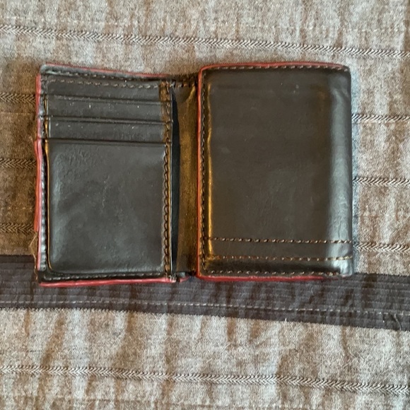 Levi’s Trifold Wallet - Picture 2 of 4